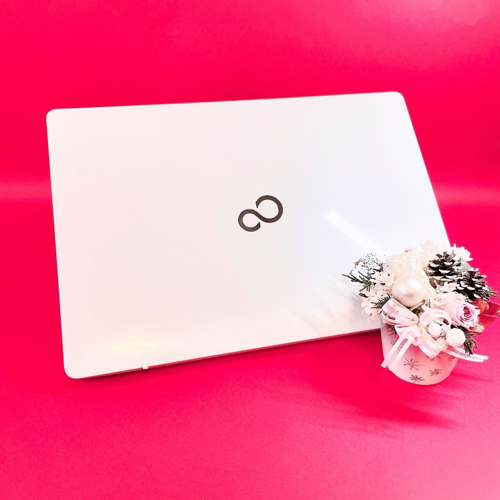 高性能Corei7✨️16GB✨️SSD1TB薄型ノートパソコンおしゃれ白カメラ付き 美品✨高性能Corei7❣️可愛いホワイト薄型ノートパソコン✨️メモリ