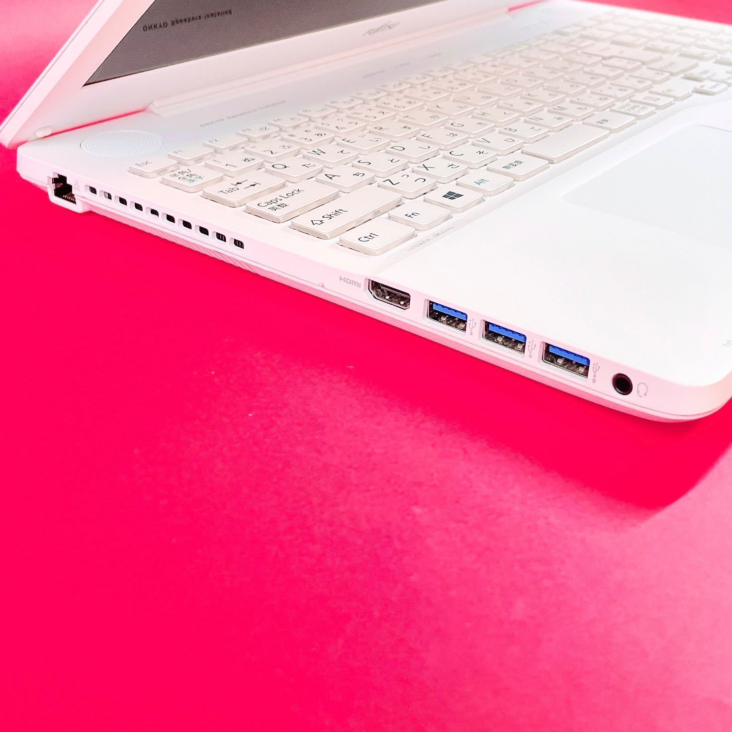 美品✨高性能Corei7❣️可愛いホワイト薄型ノートパソコン✨️メモリ