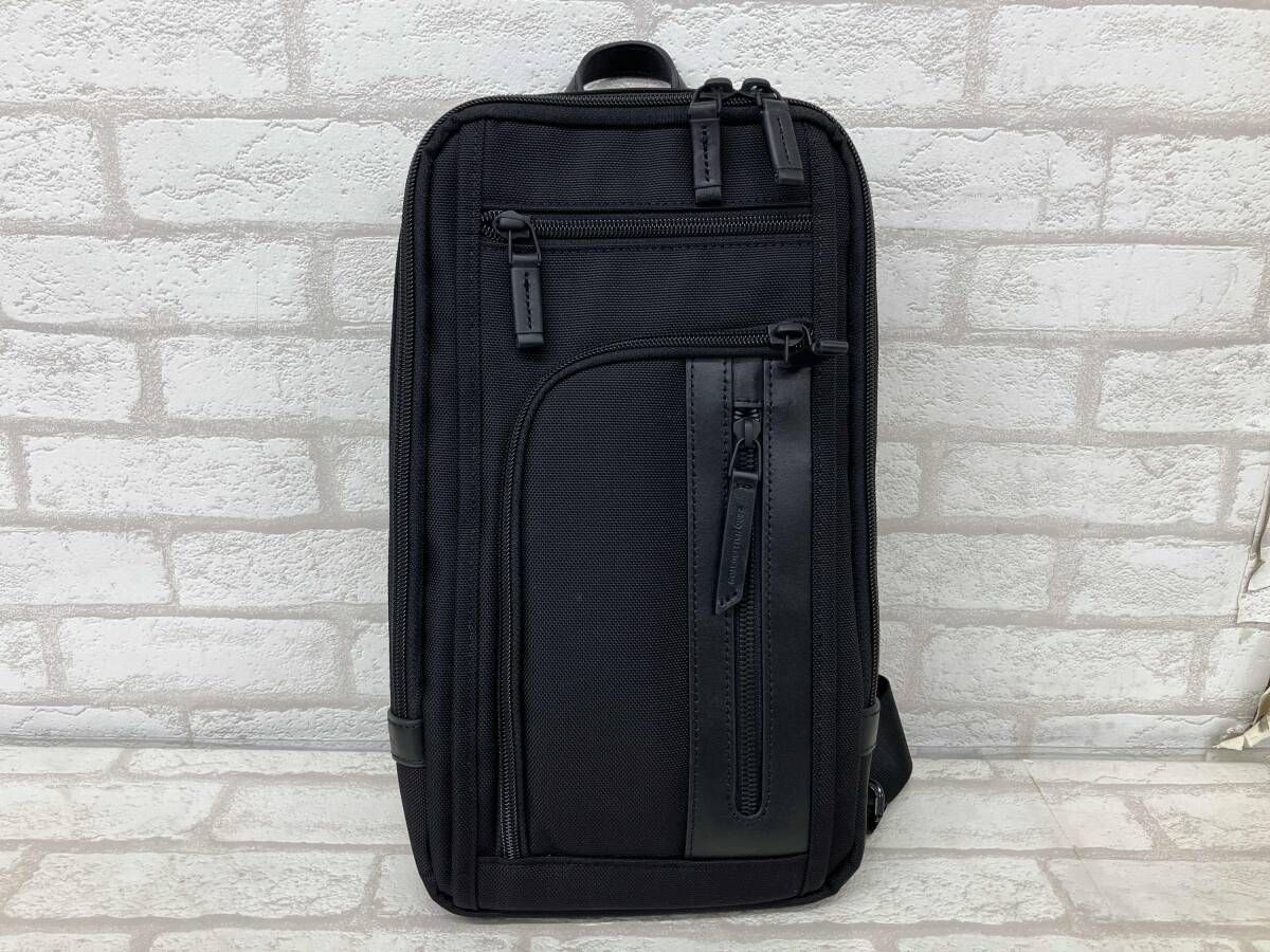 ZERO 81703 ZEST 2 D Crossbody Shoulder Bag ゼロ ハリバートンクロスボディ ショルダーバッグ ブラック