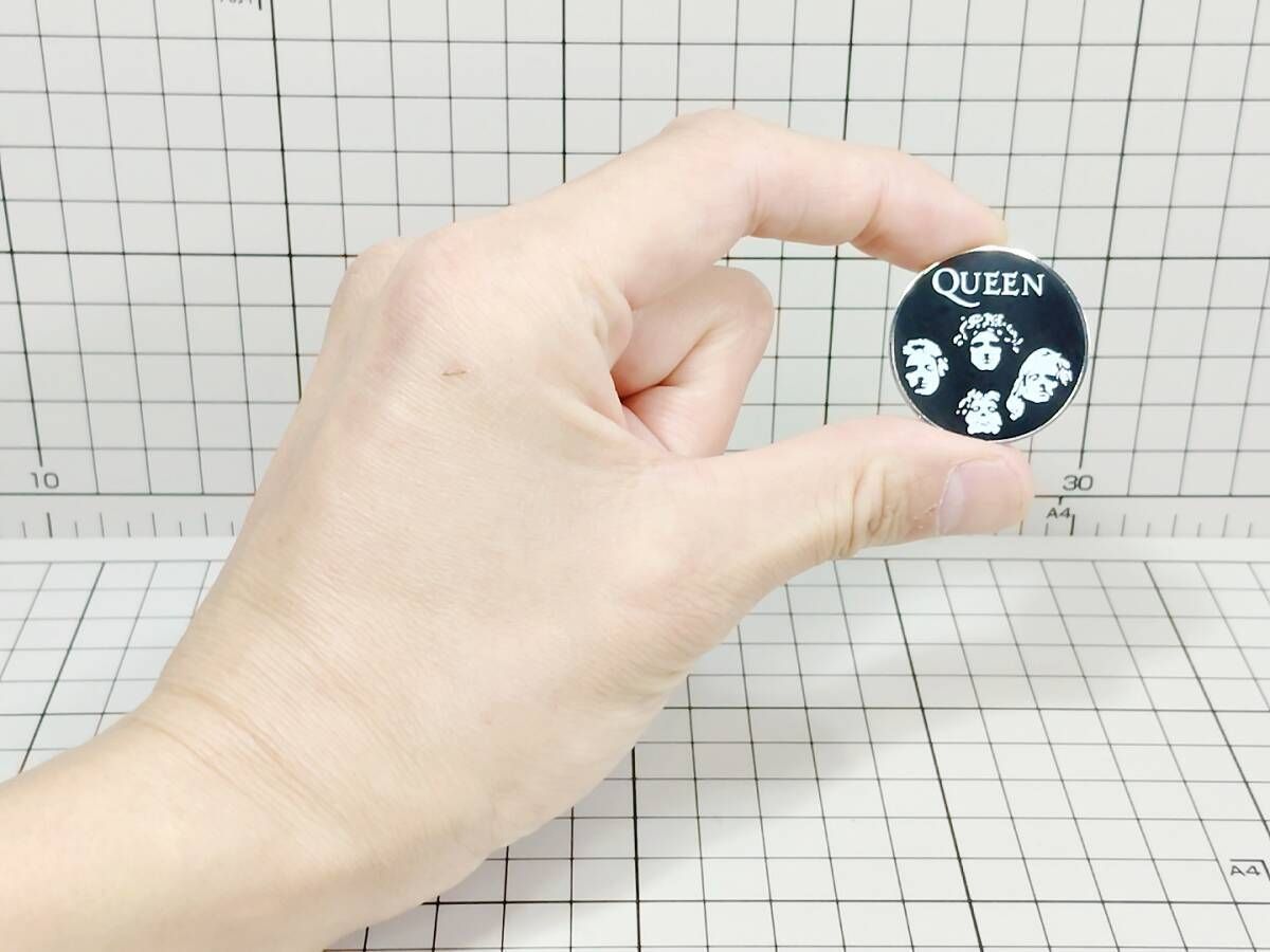 ピンバッジ QUEEN:クイーン（フレディ・マーキュリー） #5】D11-27/THU