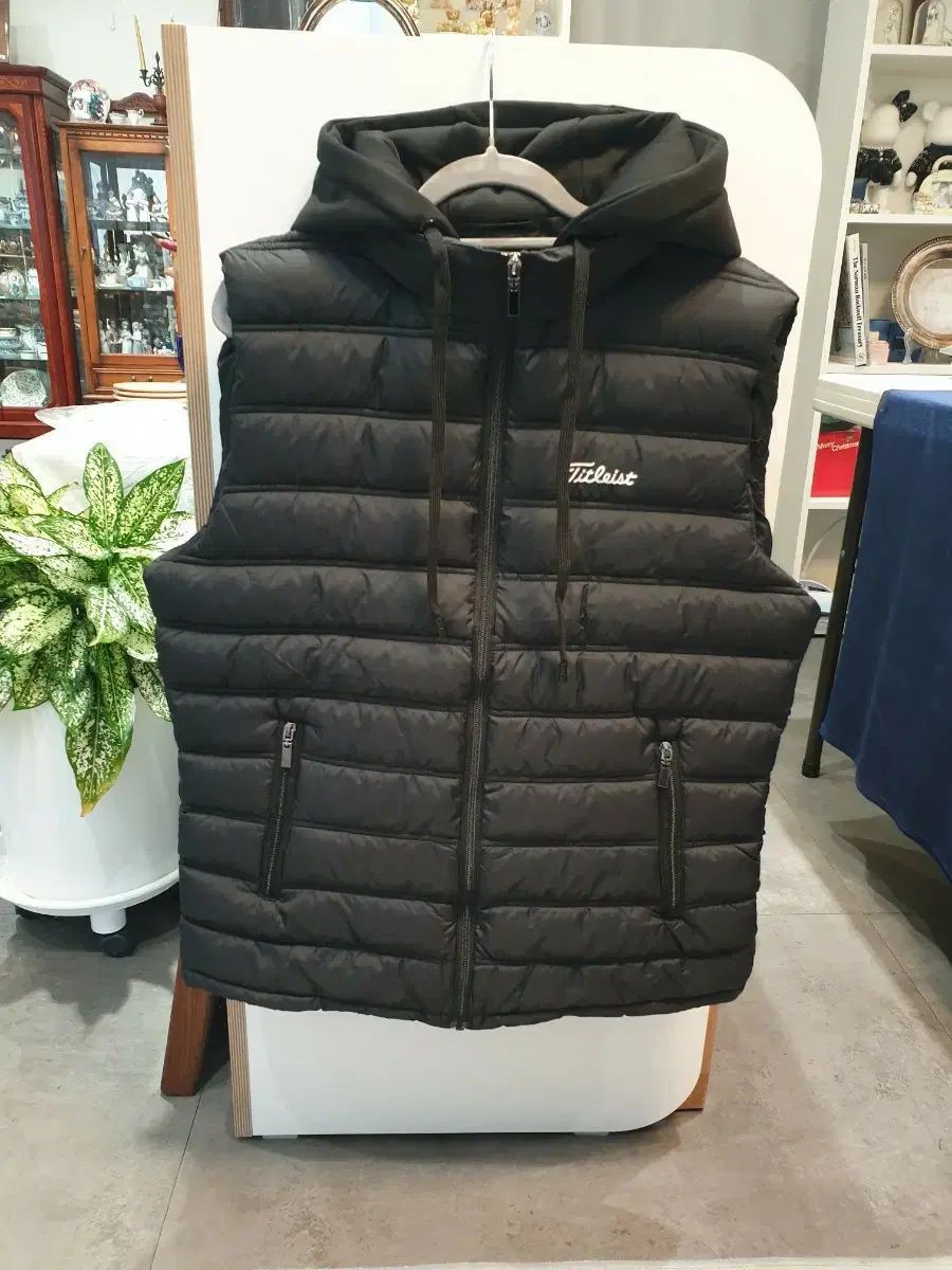 タイトリスト フード 発熱 ダウン ベスト