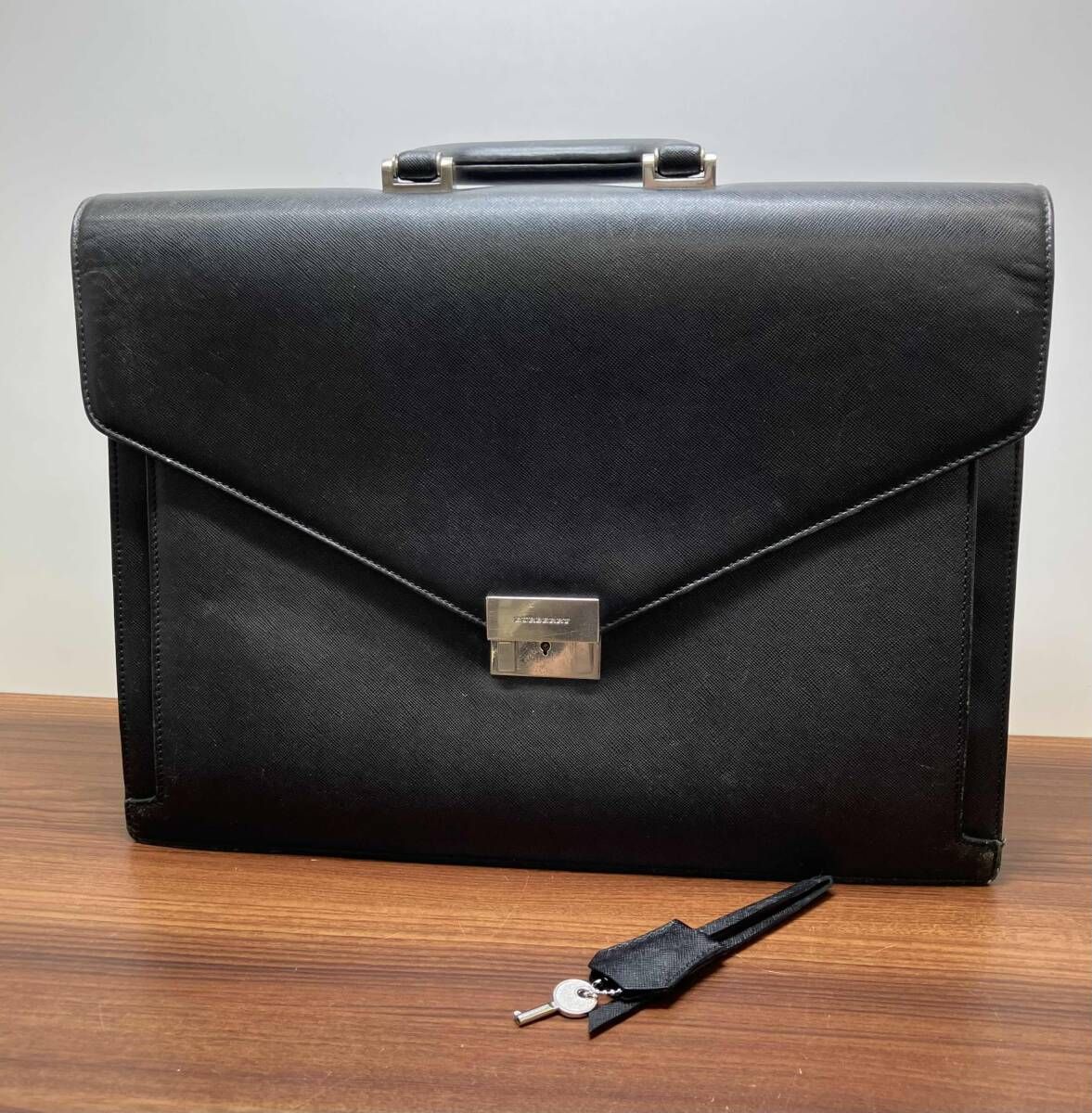 BURBERRY バーバリー ブリーフケース ビジネスバッグ 書類バッグ レザー ブラック メンズ