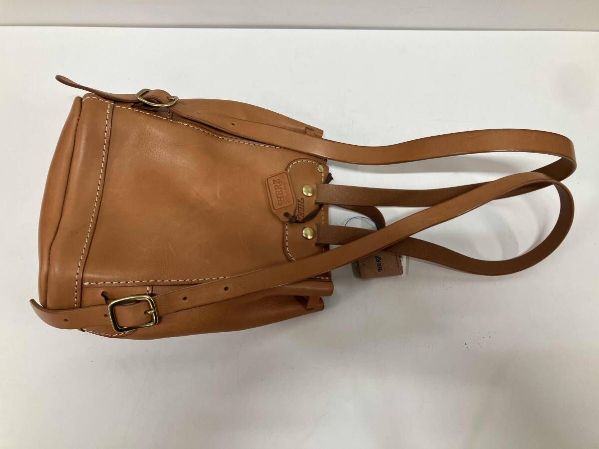 herz リュック ファスナー キャメル ファスナーポケットが多い