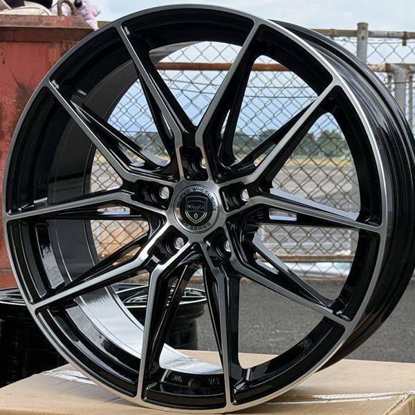 18インチ ホイール 4本セット デリカ RAV 4 カローラクロス アルファード ヴェルファイア 等 8 J 35 114 3 タイヤ使用可