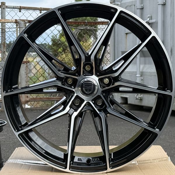 18インチ ホイール 4本セット デリカ RAV 4 カローラクロス アルファード ヴェルファイア 等 8 J 35 114 3 タイヤ使用可