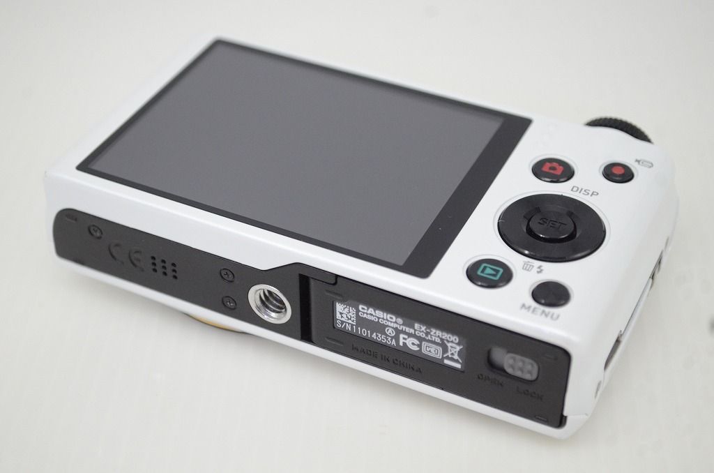 良品 CASIO カシオ HIGH SPEED EXILIM EX-ZR200 コンパクトデジタル
