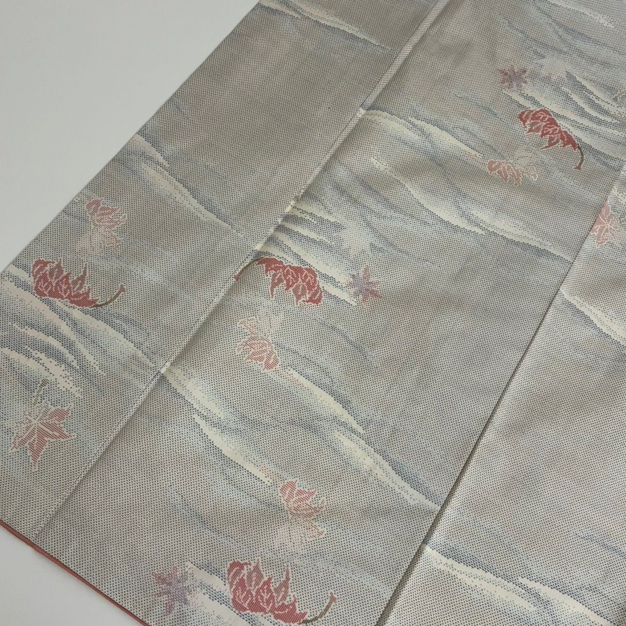 本場大島紬 白大島 カタス式 裄66.5 素敵な絣柄 正絹 着物 MK-1584