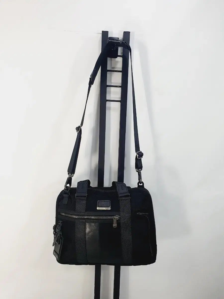 トゥミ クロスバッグ アルファブラボー チャールストン 書類ブリーフケース ブラック