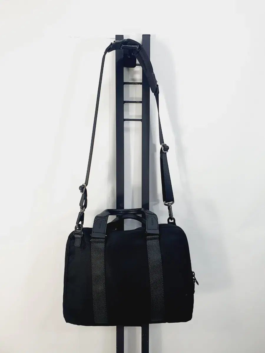 トゥミ クロスバッグ アルファブラボー チャールストン 書類ブリーフケース ブラック