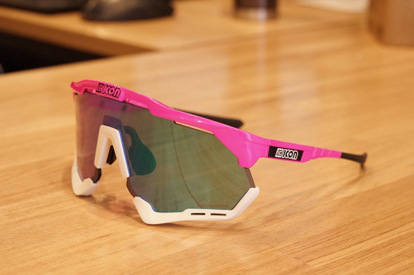 AEROSHADE PINK FLUO 非調光