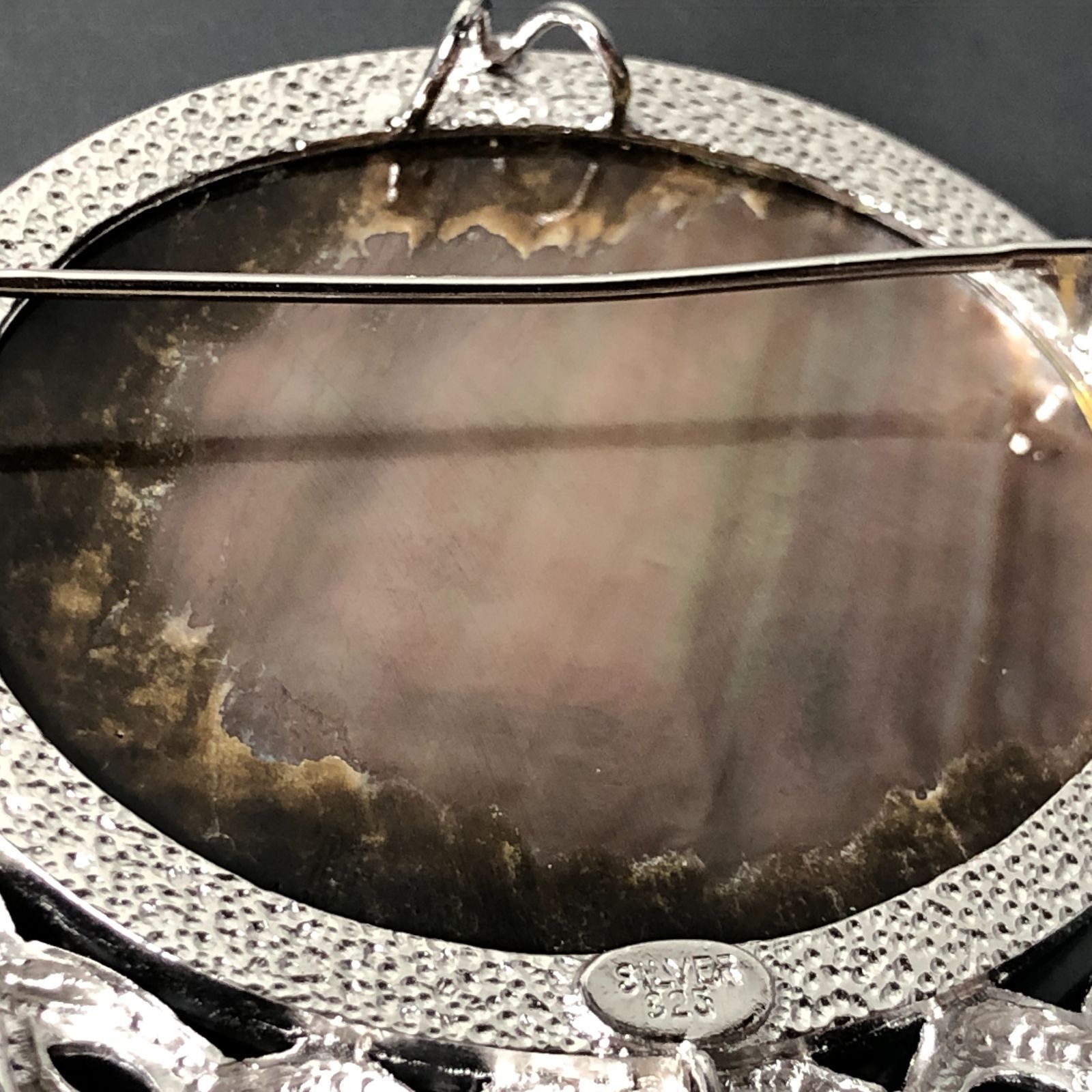 本真珠とエメラルドのブローチ　ペンダントトップ　シルバー製　美品 本真珠とエメラルドのブローチ ペンダントトップ シルバー製 美品 本