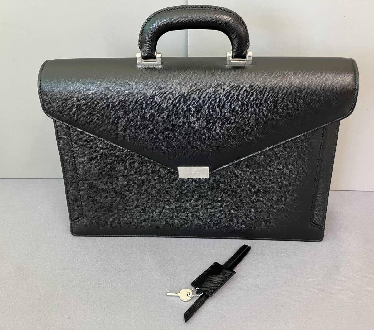 BURBERRY バーバリー ブリーフケース ビジネスバッグ 鞄 黒 ブラック 鍵付き メンズ