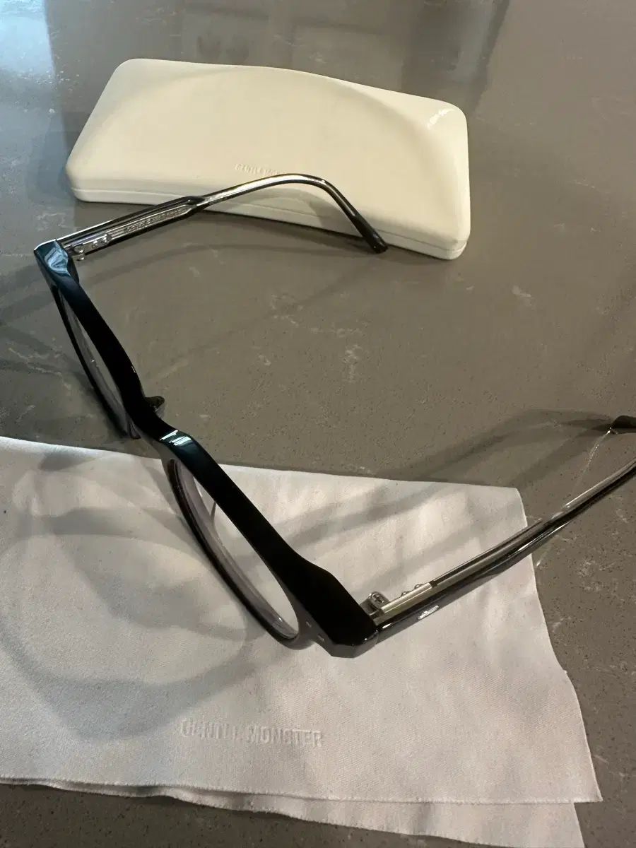 GENTLE MONSTER ルー トゥー 01