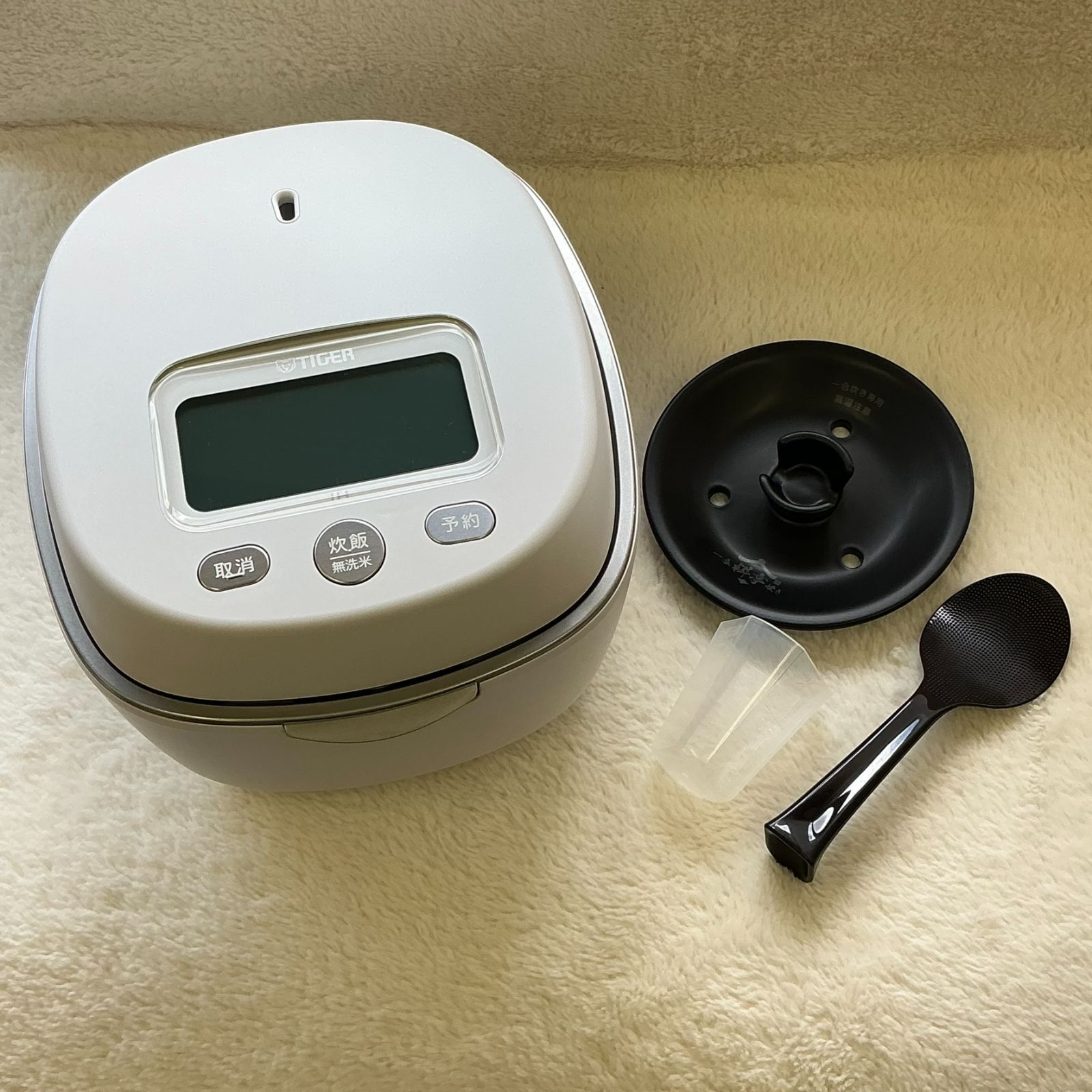 タイガー魔法瓶 炊飯器 5 5合 土鍋圧力IH式 土鍋ご泡火炊き 本土鍋 タッチパネル ミストホワイト JPL S 100
