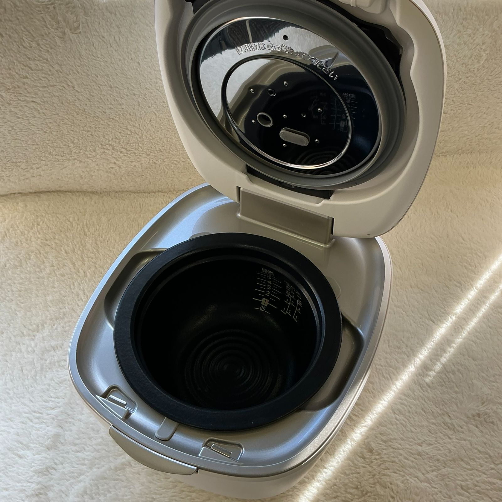 タイガー魔法瓶 炊飯器 5 5合 土鍋圧力IH式 土鍋ご泡火炊き 本土鍋 タッチパネル ミストホワイト JPL S 100