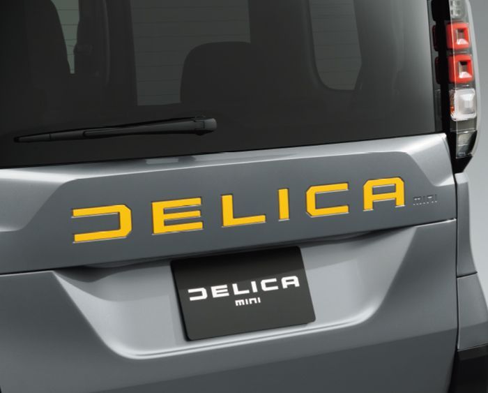新型デリカミニ テールゲートエンブレム 三菱 デリ丸