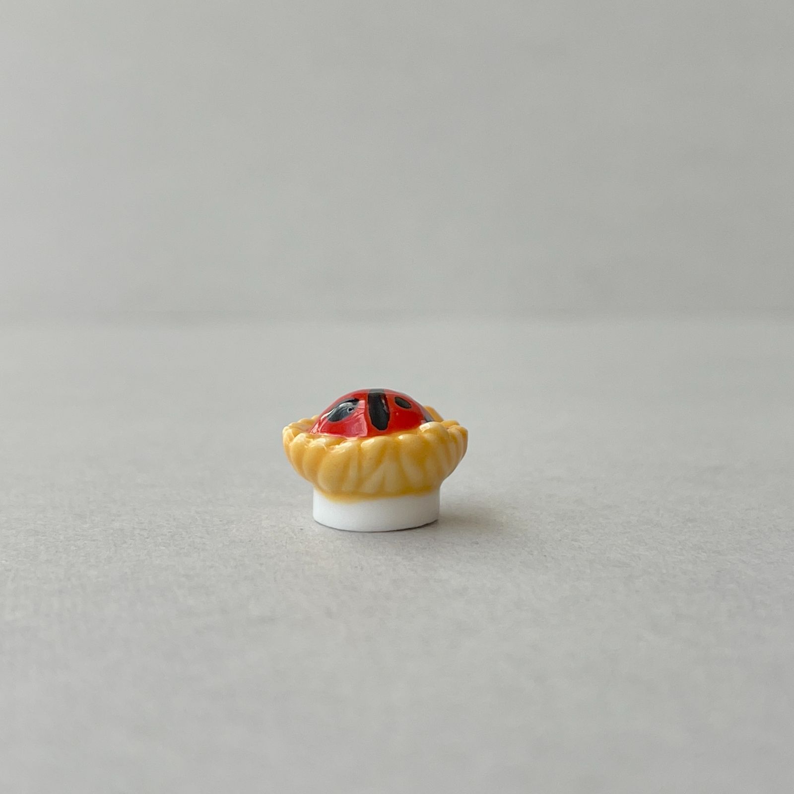 レモンのデザート　フェーブ　フェーヴ　フランス　陶器　ミニチュア　置物 フェーヴ てんとう虫⑩ 2019年 フランス フェーブ ミニチュア陶器