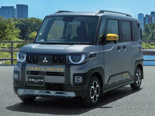 新型デリカミニ フロントバンパーエンブレム 三菱 デリ丸