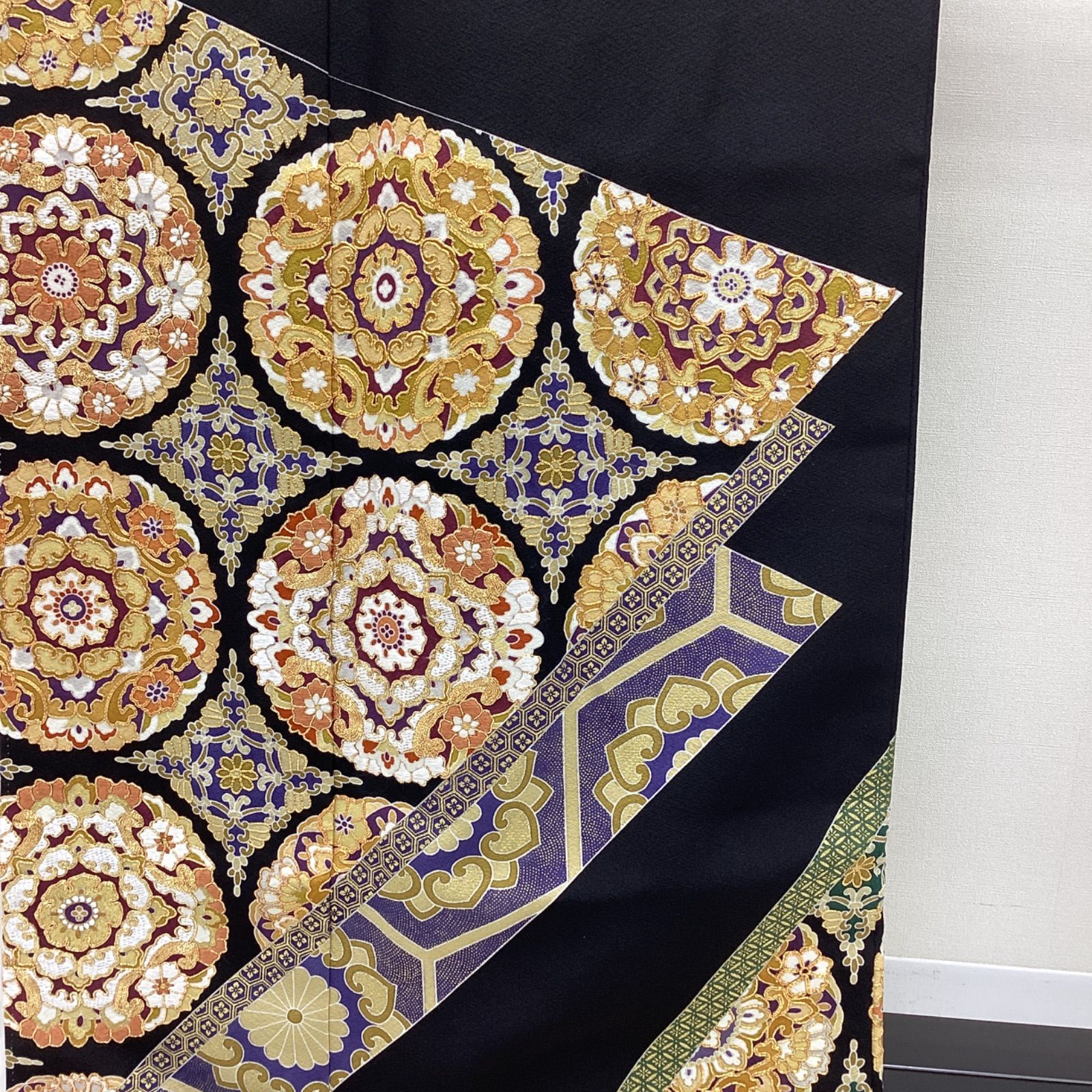 専用C242正絹　黒留袖　比翼付　五つ紋　金駒刺繍　金箔　着物 専用C242正絹 黒留袖 比翼付 五つ紋 金駒刺繍 金箔 着物 作家物 金駒