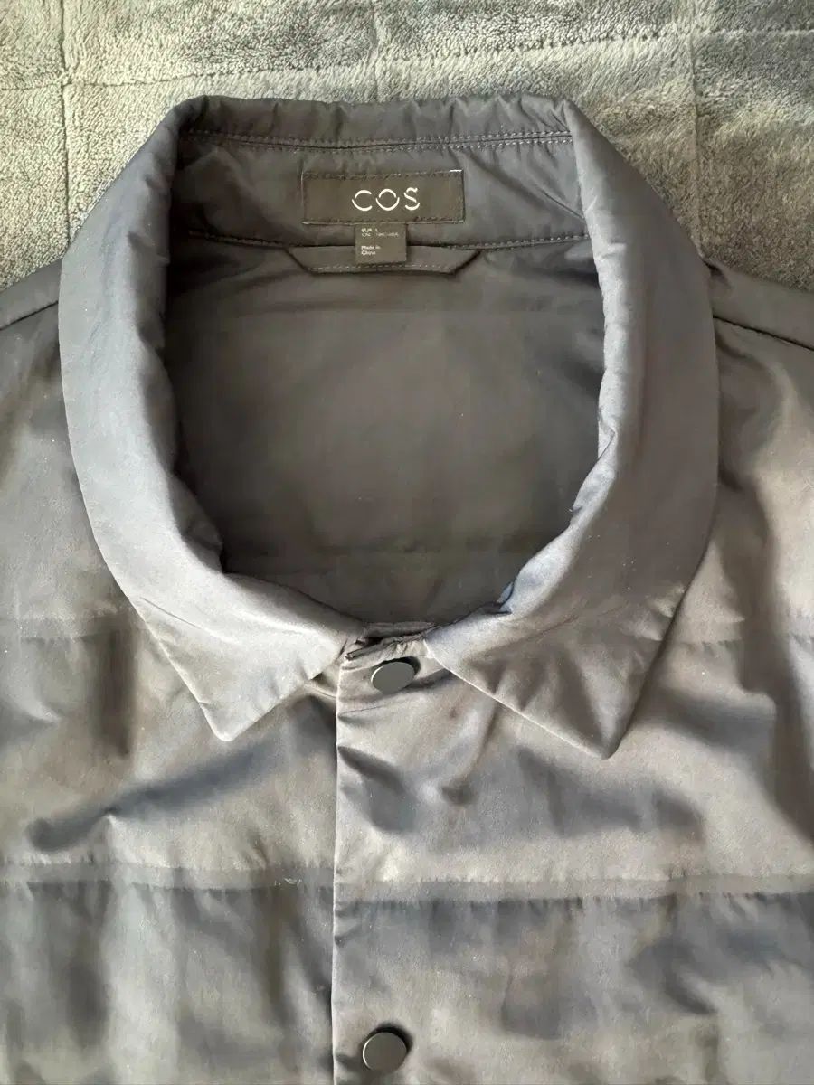 COS コス ネイビーダウン シャツ セール中 ジャケット) GATHERED