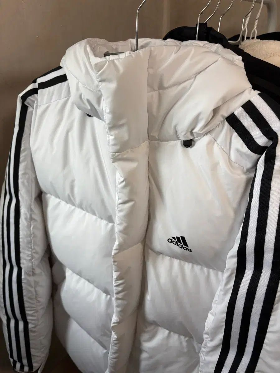 アディダス 3 S パフ ダウン パディング 白