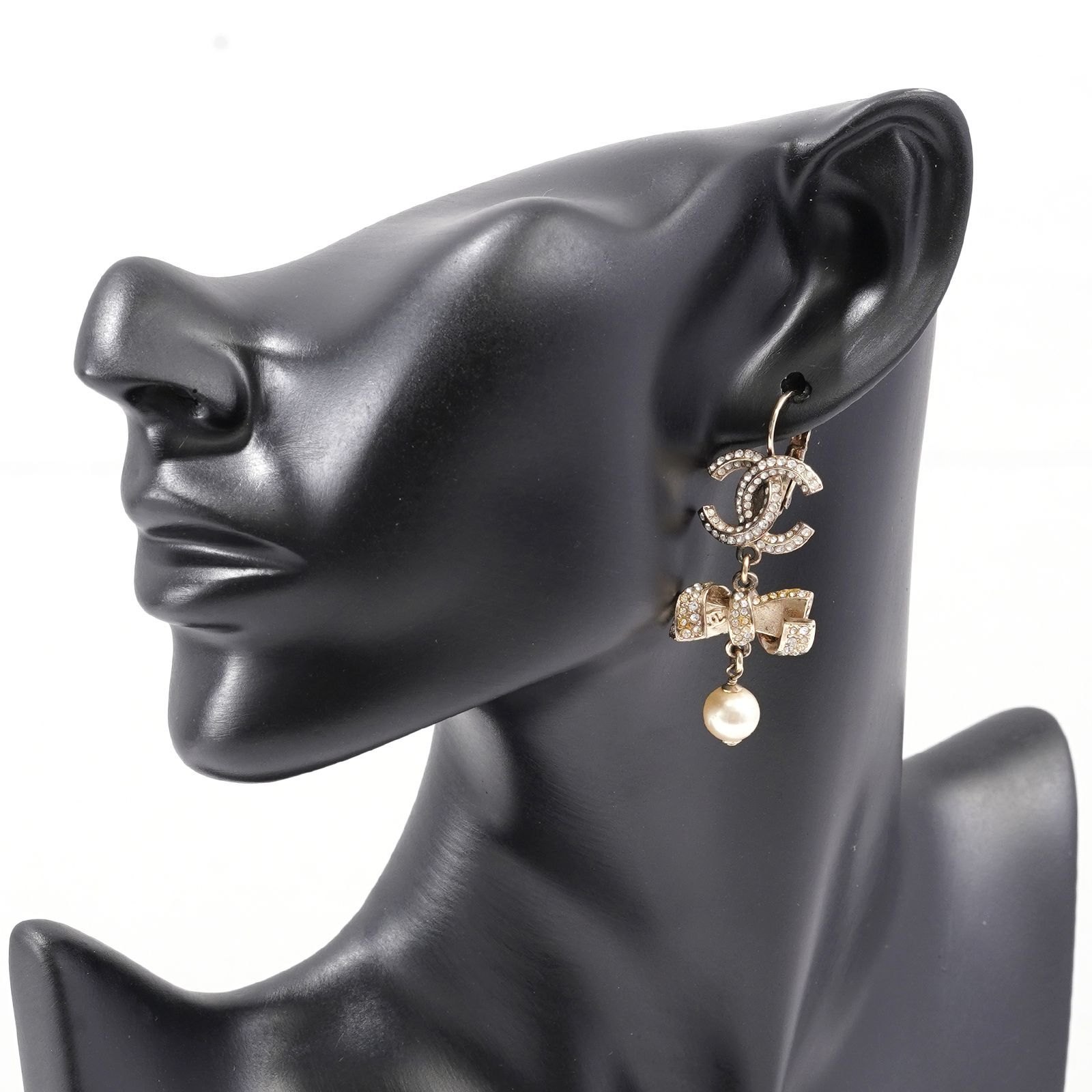 美品】CHANEL ココマーク ラインストーン リボン ピアス - メルカリ