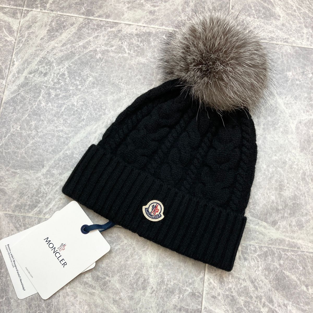 MONCLER モンクレール シルバーフォックスファー ロゴ ニットキャップ