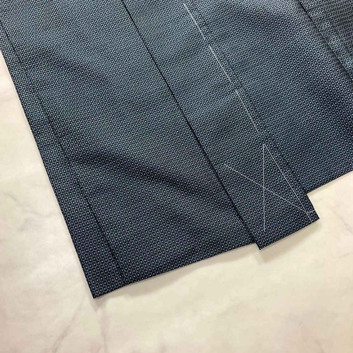 購入者ページ未使用同然◆本場奄美大島紬◆仕付け◆裄63丈155.5 ⬛️ kimono+one⬛️男前屋⬛️未使用同然⬛️男長羽織⬛️本場大島紬