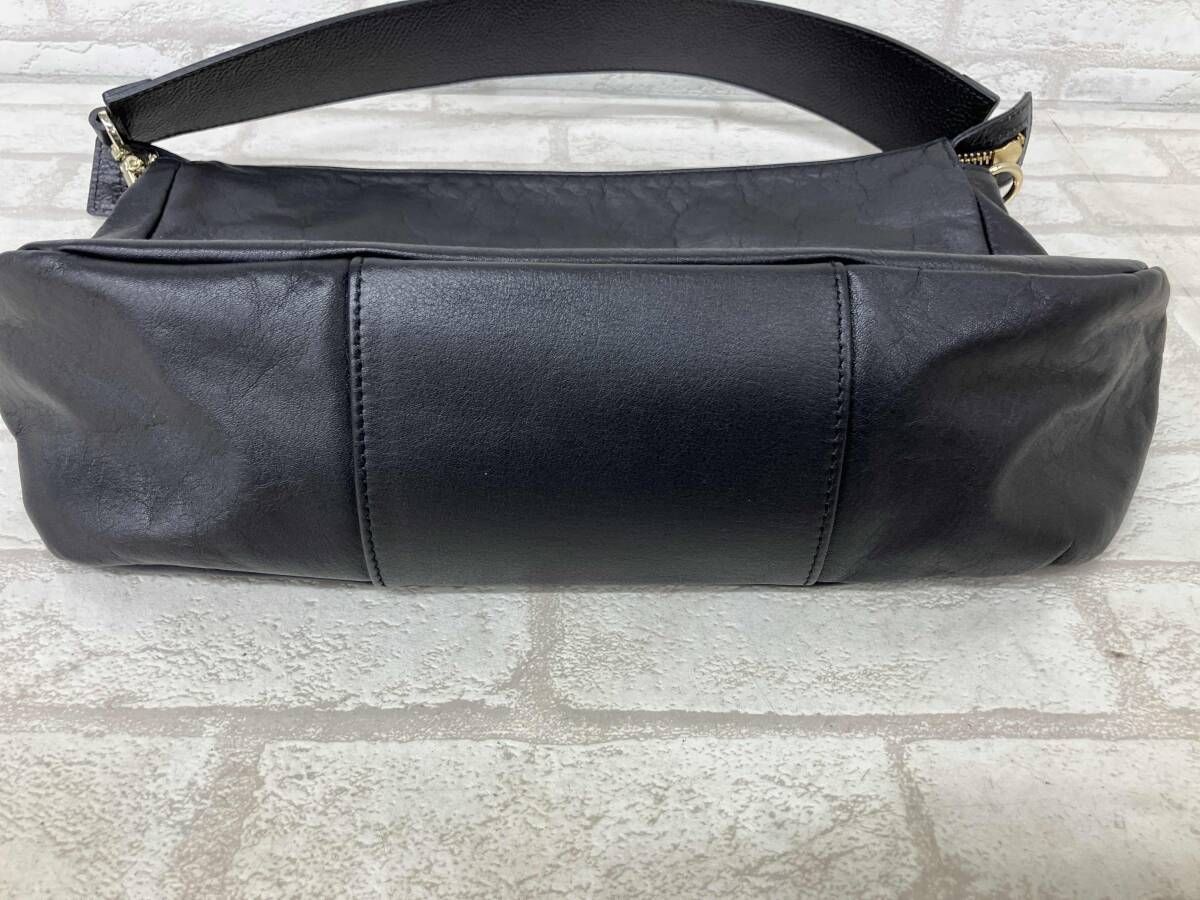 russet ラシット レディース ブラック ゴールド ワンショルダーバッグ ショルダーバッグ レザー ロゴ刻印 リブ編み 防寒対策