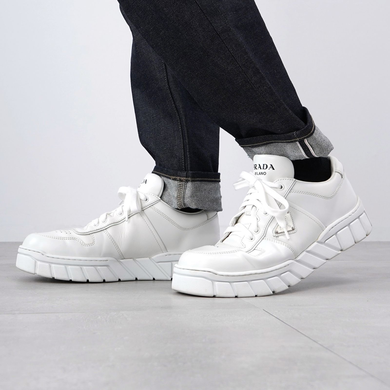 美品】PRADA プラダ ロゴ レザー スニーカー2EE378 - メルカリ