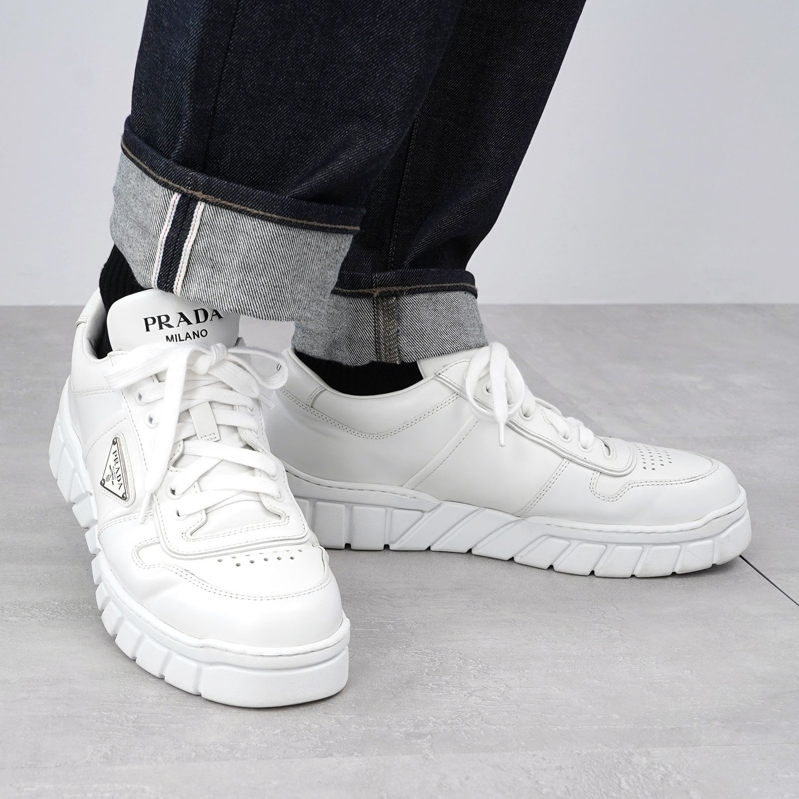 美品】PRADA プラダ ロゴ レザー スニーカー2EE378 - メルカリ