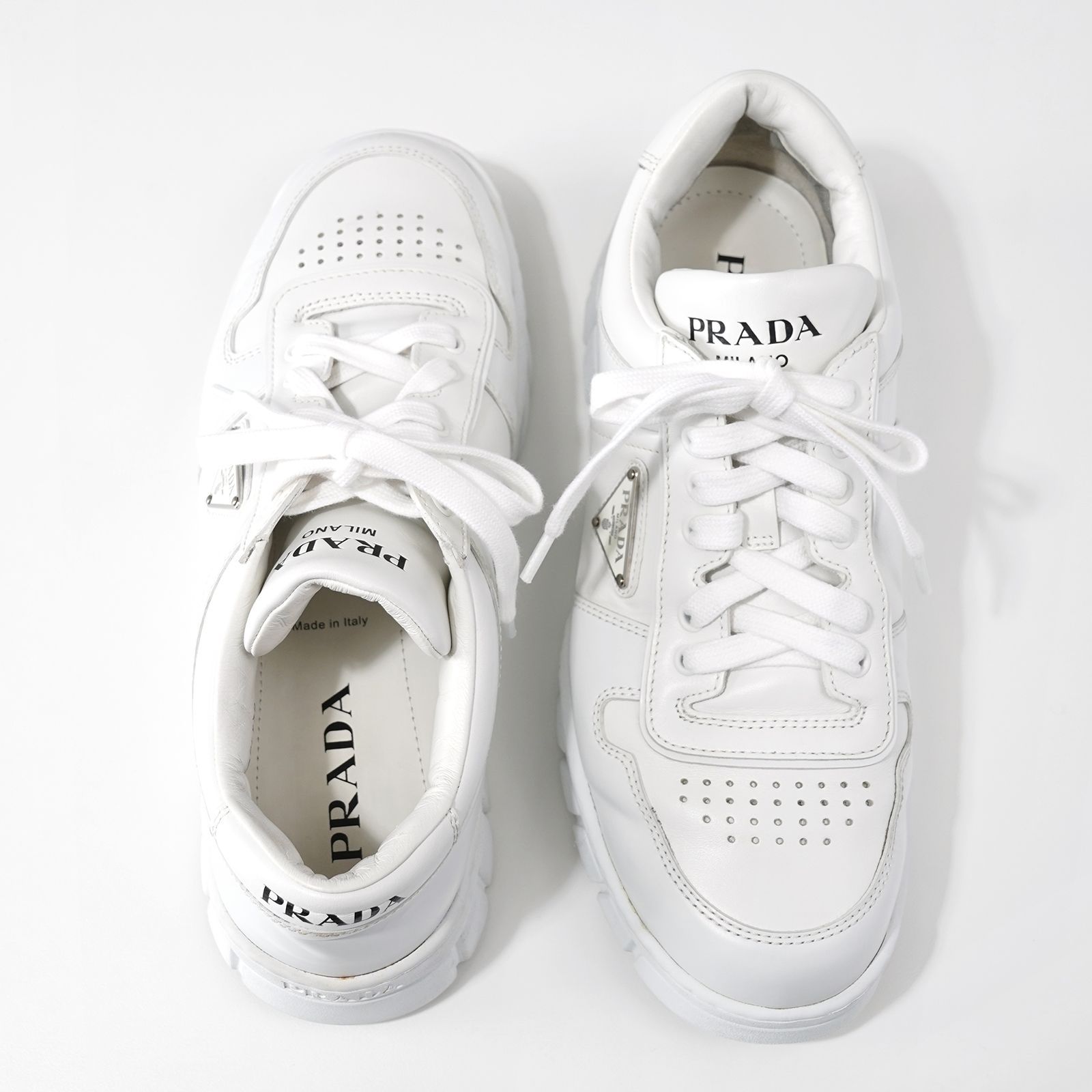 美品】PRADA プラダ ロゴ レザー スニーカー2EE378 - メルカリ