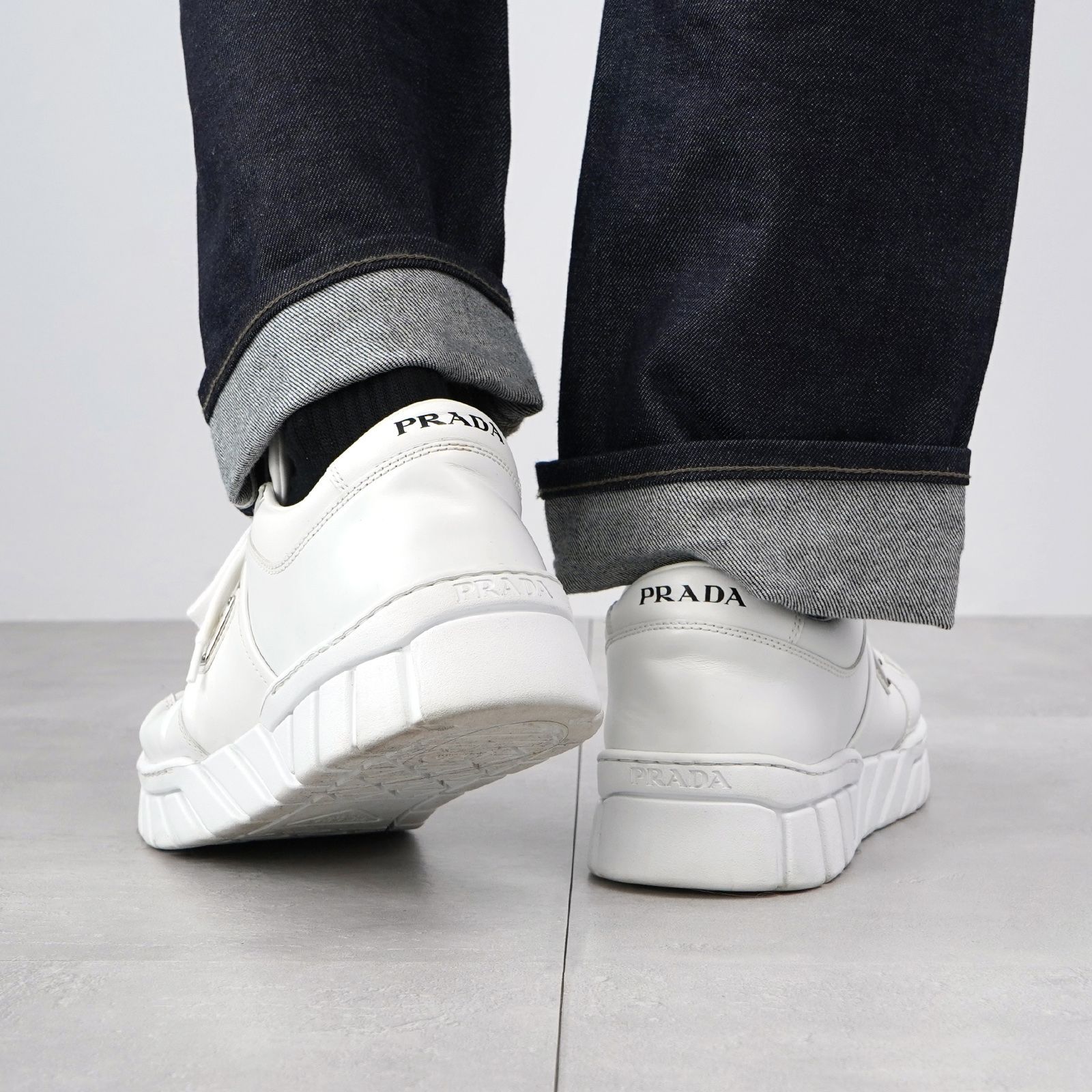 美品】PRADA プラダ ロゴ レザー スニーカー2EE378 - メルカリ