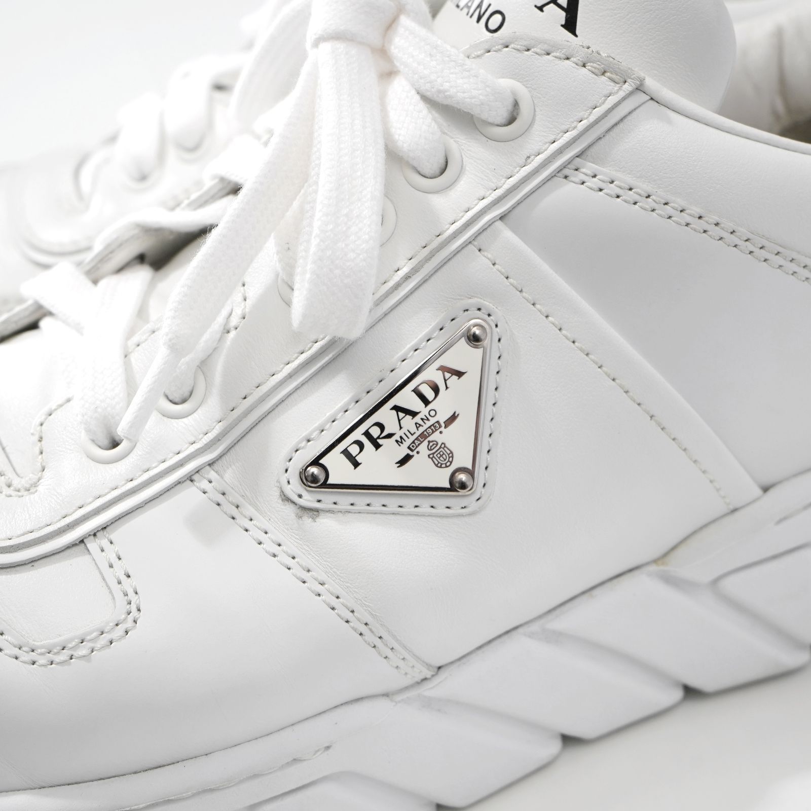 美品】PRADA プラダ ロゴ レザー スニーカー2EE378 - メルカリ