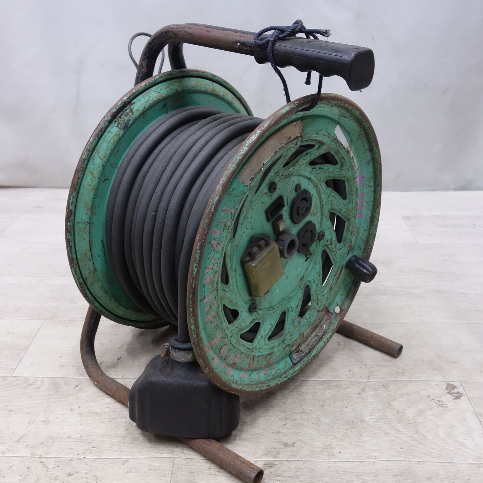 日動 びっくリール 30 m RND-EK SL コードリール 電工 ドラム 屋内型 温度センサー付 ブレーカー付 ロック 引掛 式 緑 グリーン 100 V