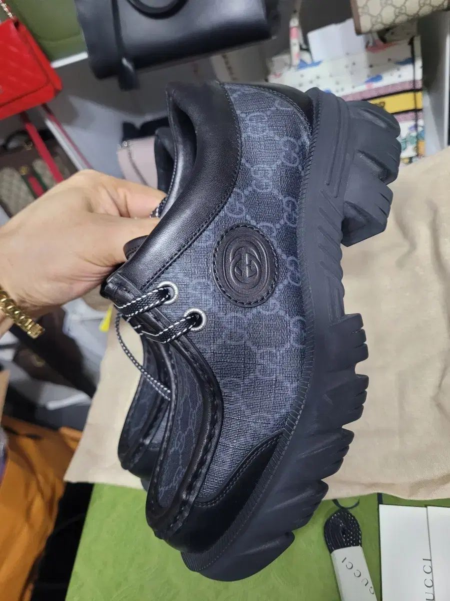 グッチ 165万 245ミリ