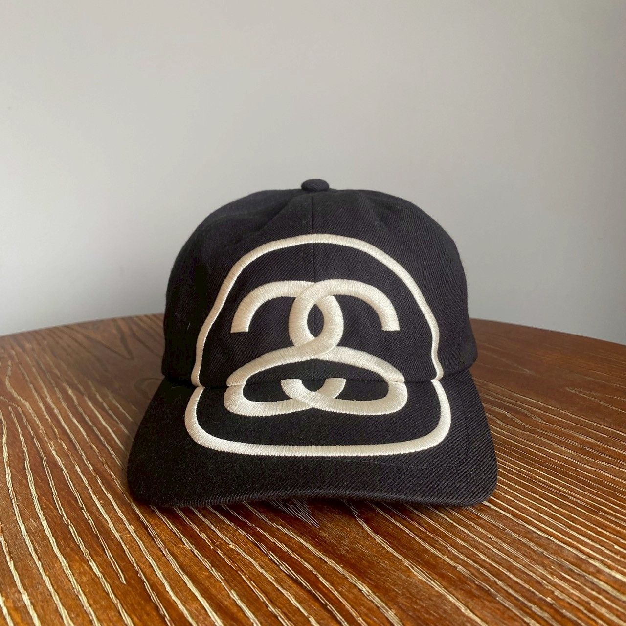 STUSSY』ステューシー シャネルロゴ刺繍 キャップ - メルカリ