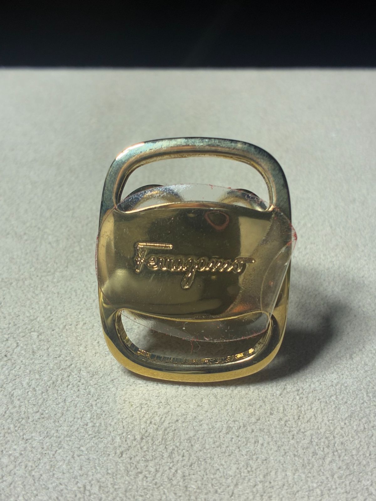 サルヴァトーレフェラガモ スカーフリング