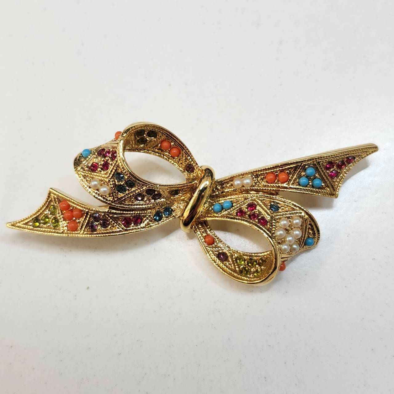 美品】ドーラン D'ORLAN ブローチ リボン マルチカラー ストーン