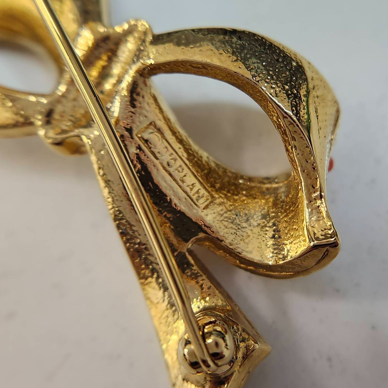 美品】ドーラン D'ORLAN ブローチ リボン マルチカラー ストーン