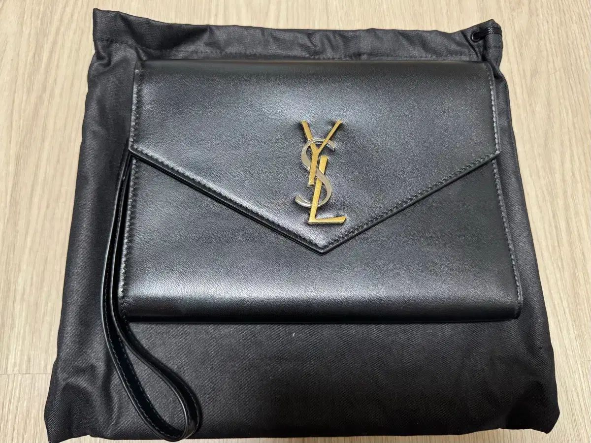 サンローラン カサンドラ フラップ ポーチ