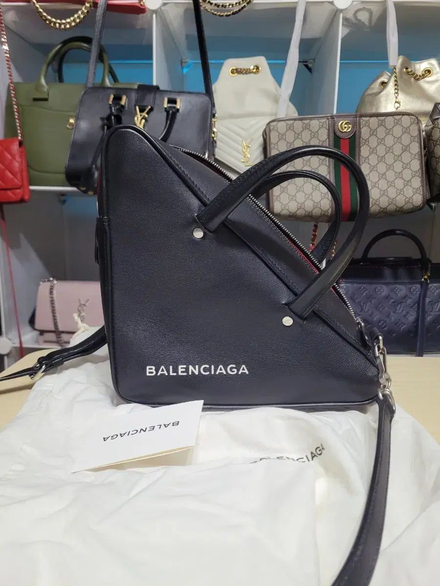 バレンシアガ トライアングル スモール