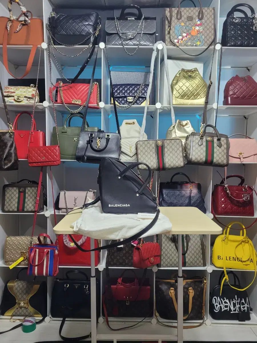 バレンシアガ トライアングル スモール