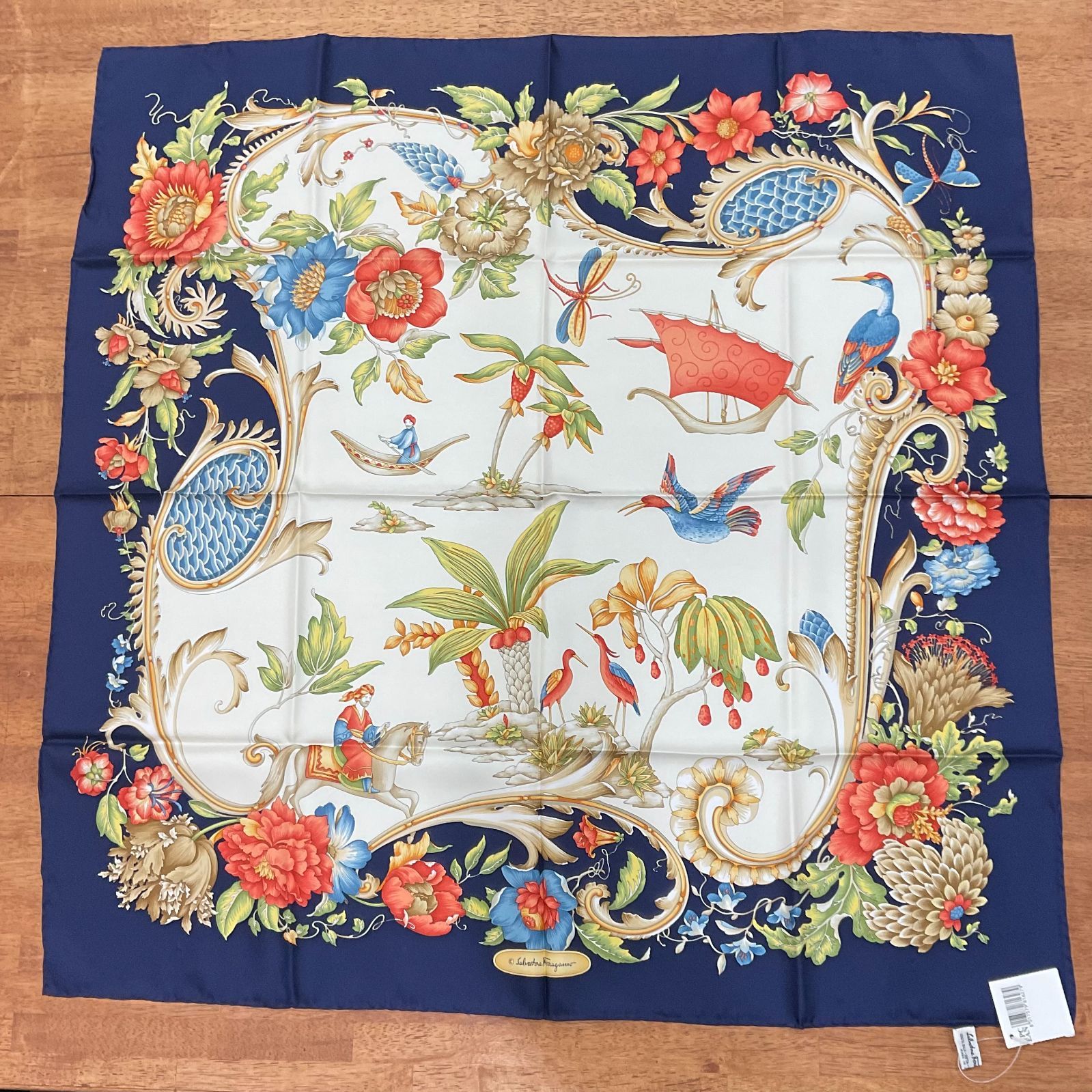 サルヴァトーレフェラガモ スカーフ