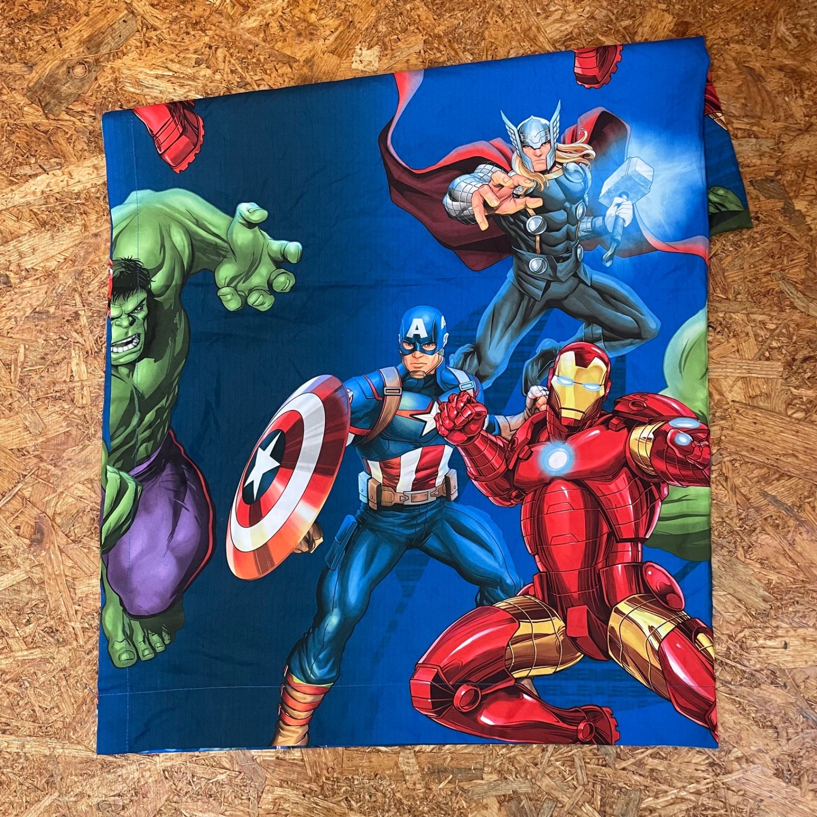 AVENGERS フラットシーツ キッズサイズ ベッドシーツ 布団カバー MARVEL マーベル アベンジャーズ アイアンマン キャプテン・アメリカ ソー ハルク 海外 USA インポート ファブリック 布 生地 ハ
