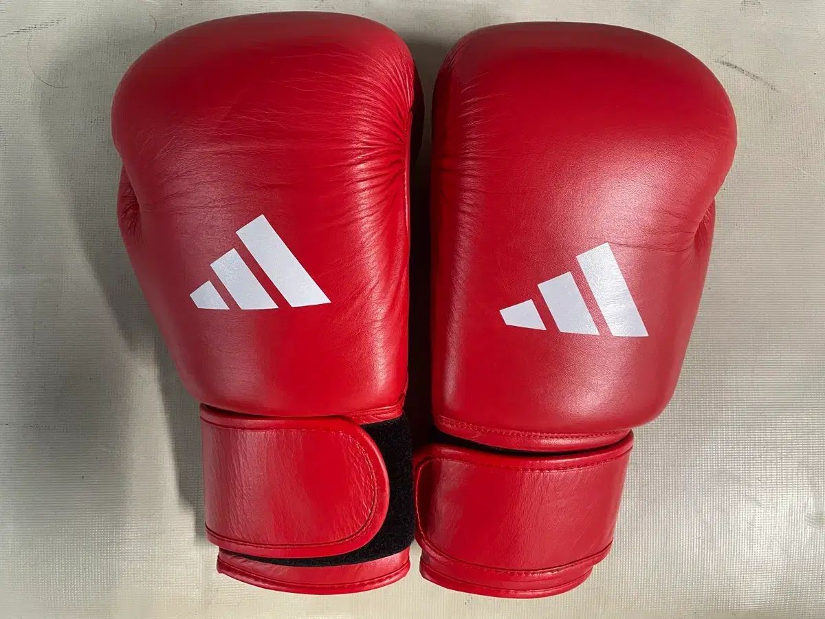 アディダス IBA ボクシンググローブ (10oz/レッド) - メルカリ