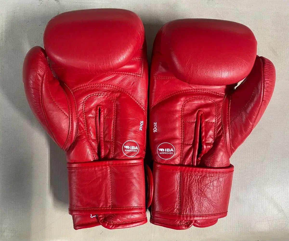 アディダス IBA ボクシンググローブ (10oz/レッド) - メルカリ