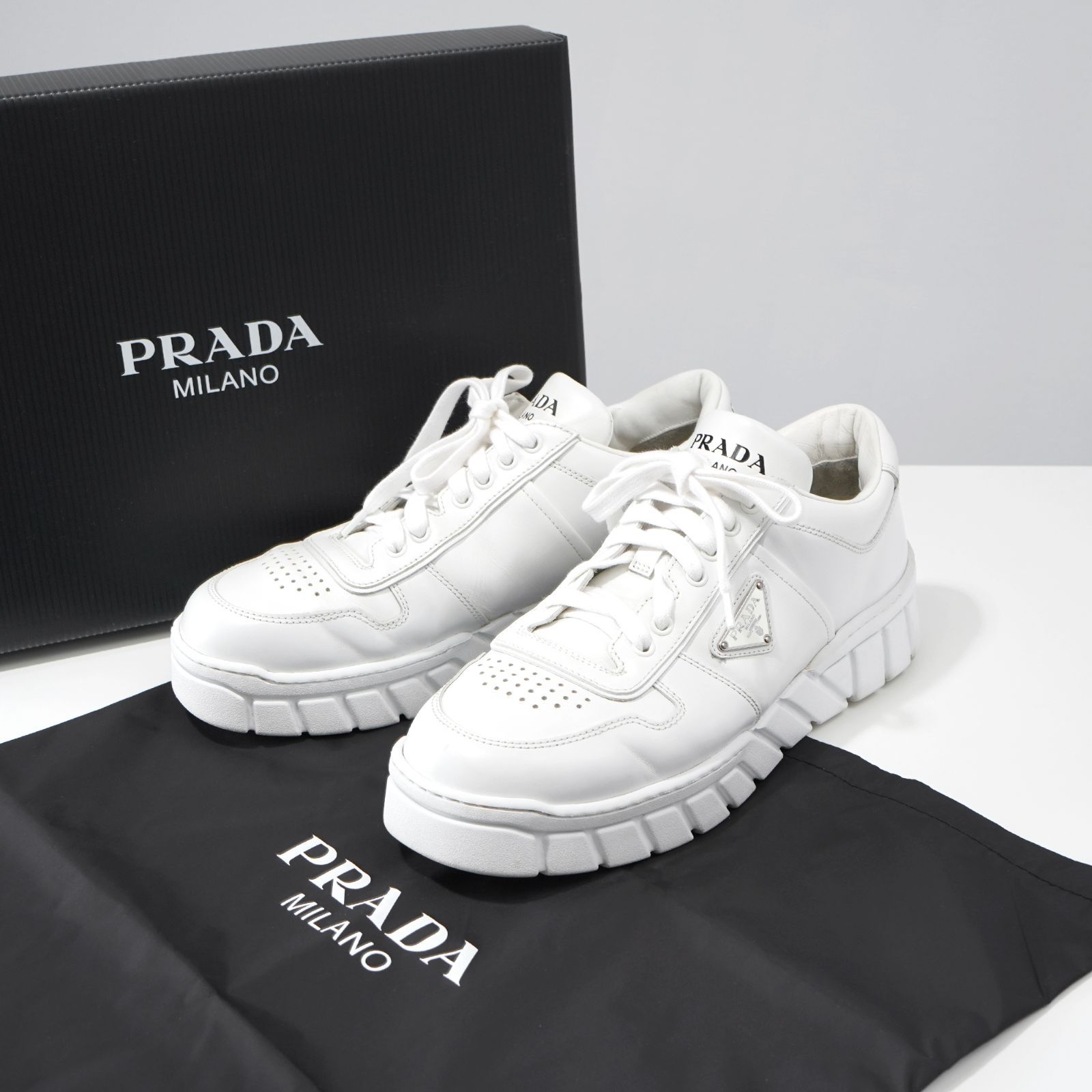 PRADA プラダ ホワイト スニーカー 38 美品 美品】PRADA プラダ ロゴ レザー スニーカー2EE378 - メルカリ