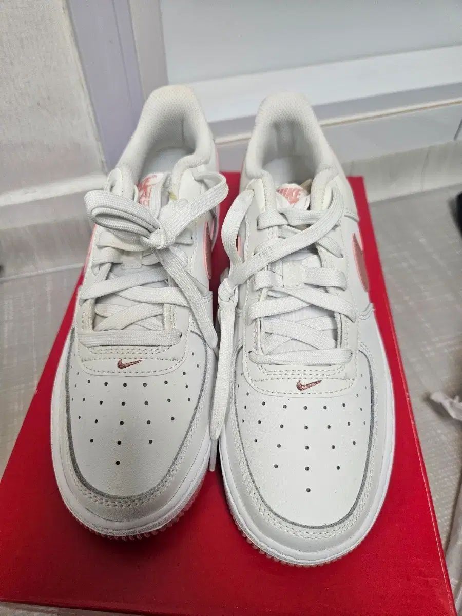 ナイキ エアフォース1 白 ピンク スニーカー 240