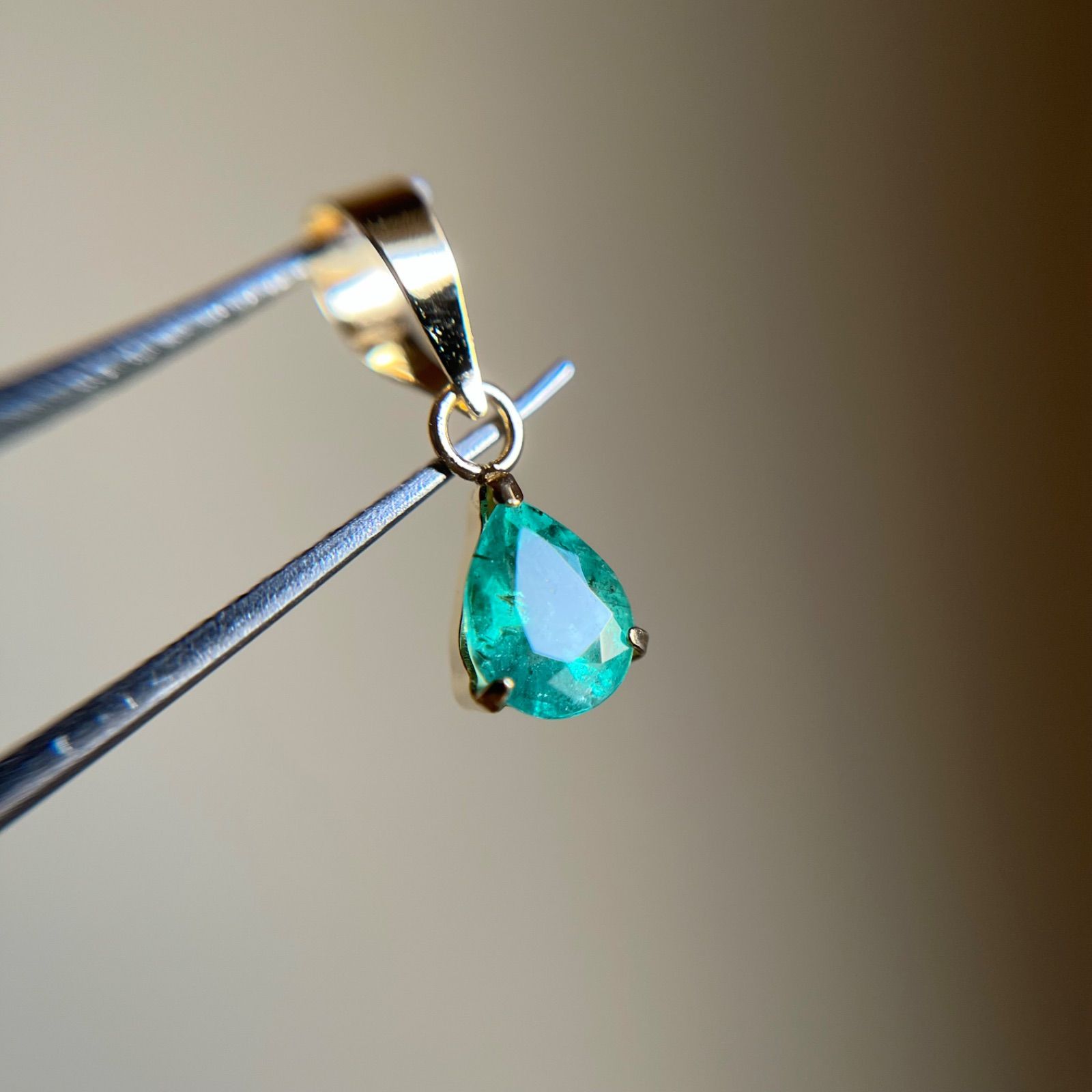 K18 天然石エメラルド ペンダントトップ 18金イエローゴールド PEAR